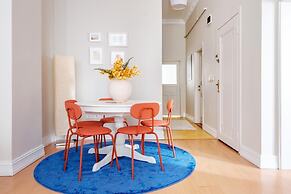 Chic Modern Flat w Balcony 5 min to Taksim