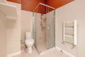 Chic Modern Flat w Balcony 5 min to Taksim