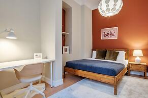 Chic Modern Flat w Balcony 5 min to Taksim