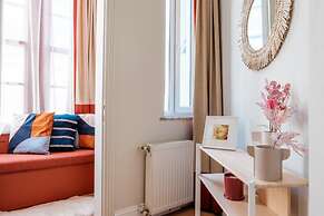 Chic Modern Flat w Balcony 5 min to Taksim