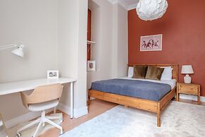 Chic Modern Flat w Balcony 5 min to Taksim