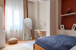 Chic Modern Flat w Balcony 5 min to Taksim