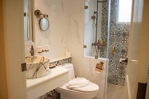 Siri Ratchadamnoen Bangkok Hotel