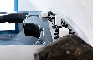 Suite Indoor Jacuzzi and Outdoor Jacuzzi