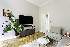 Well-decorated Notting Hill Flat