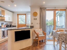 5 Court Cottage, Hillfield Village