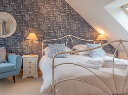 5 Court Cottage, Hillfield Village