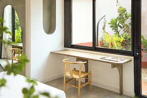 KIN WANDER TÂN PHONG, THE MOONAGE