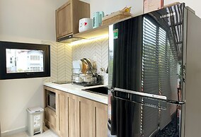 KIN WANDER TÂN PHONG, THE MOONAGE