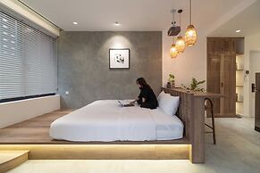 KIN WANDER TÂN PHONG, THE MOONAGE