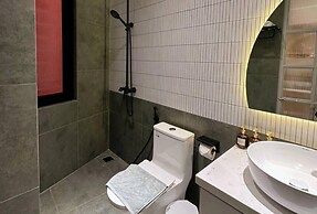 KIN WANDER TÂN PHONG, THE MOONAGE