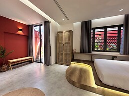 KIN WANDER TÂN PHONG, THE MOONAGE