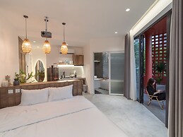 KIN WANDER TÂN PHONG, THE MOONAGE