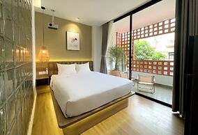 KIN WANDER TÂN PHONG, THE MOONAGE