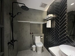 KIN WANDER TÂN PHONG, THE MOONAGE