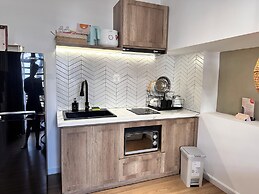 KIN WANDER TÂN PHONG, THE MOONAGE