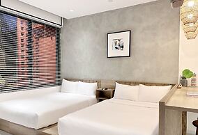 KIN WANDER TÂN PHONG, THE MOONAGE