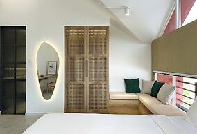 KIN WANDER TÂN PHONG, THE MOONAGE