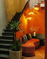 KIN WANDER TÂN PHONG, THE MOONAGE