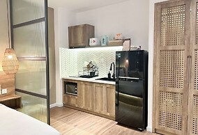 KIN WANDER TÂN PHONG, THE MOONAGE