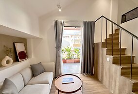 KIN WANDER TÂN PHONG, THE MOONAGE