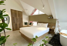 KIN WANDER TÂN PHONG, THE MOONAGE