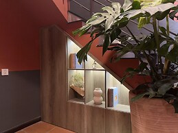 KIN WANDER TÂN PHONG, THE MOONAGE