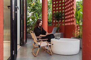 KIN WANDER TÂN PHONG, THE MOONAGE