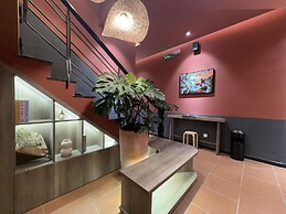 KIN WANDER TÂN PHONG, THE MOONAGE