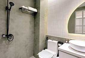 KIN WANDER TÂN PHONG, THE MOONAGE