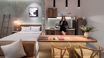 KIN WANDER TÂN PHONG, THE MOONAGE