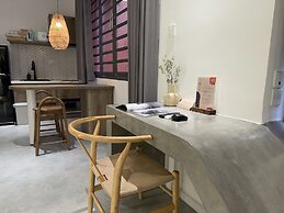 KIN WANDER TÂN PHONG, THE MOONAGE