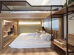 KIN WANDER TÂN PHONG, THE MOONAGE