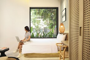 KIN WANDER TÂN PHONG, THE MOONAGE