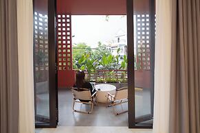 KIN WANDER TÂN PHONG, THE MOONAGE