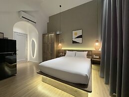 KIN WANDER TÂN PHONG, THE MOONAGE