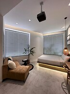 KIN WANDER TÂN PHONG, THE MOONAGE