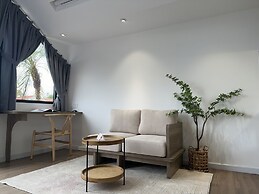 KIN WANDER TÂN PHONG, THE MOONAGE