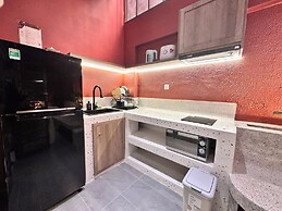 KIN WANDER TÂN PHONG, THE MOONAGE