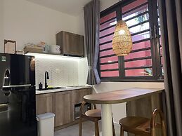 KIN WANDER TÂN PHONG, THE MOONAGE