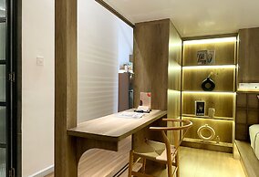 KIN WANDER TÂN PHONG, THE MOONAGE