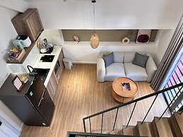 KIN WANDER TÂN PHONG, THE MOONAGE