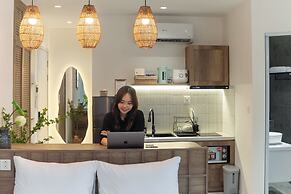 KIN WANDER TÂN PHONG, THE MOONAGE