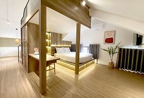 KIN WANDER TÂN PHONG, THE MOONAGE