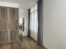 KIN WANDER TÂN PHONG, THE MOONAGE