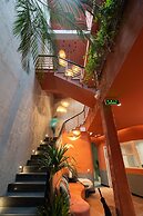 KIN WANDER TÂN PHONG, THE MOONAGE