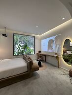 KIN WANDER TÂN PHONG, THE MOONAGE