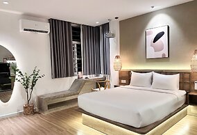 KIN WANDER TÂN PHONG, THE MOONAGE