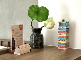 KIN WANDER TÂN PHONG, THE MOONAGE