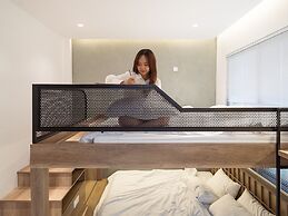 KIN WANDER TÂN PHONG, THE MOONAGE